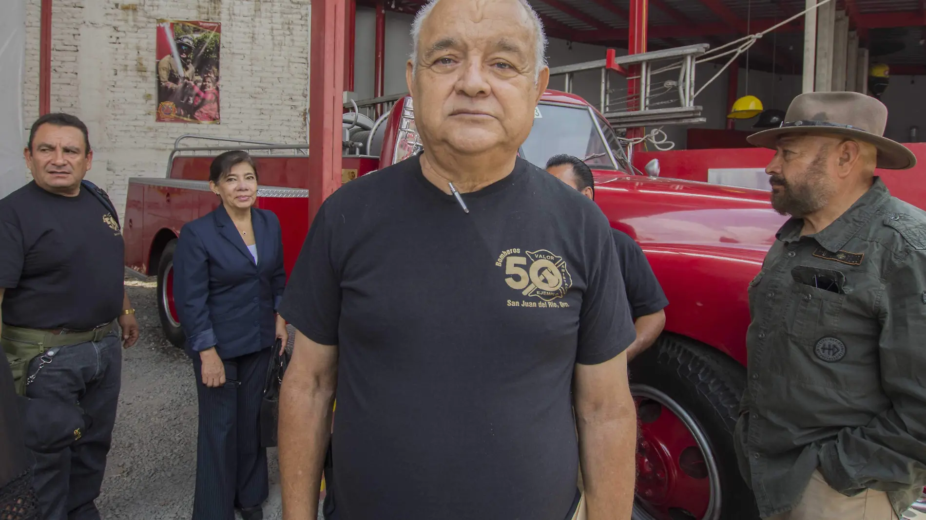 Guillermo Elizarraraz Bonnet tiene el título de ser el primer bombero uniformado de San Juan del Río.  Foto César Ortiz.